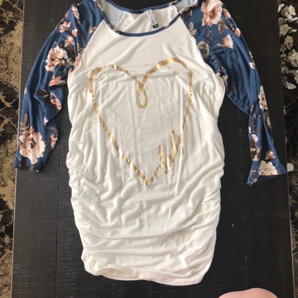 Quarter sleeved maternity T-shirt